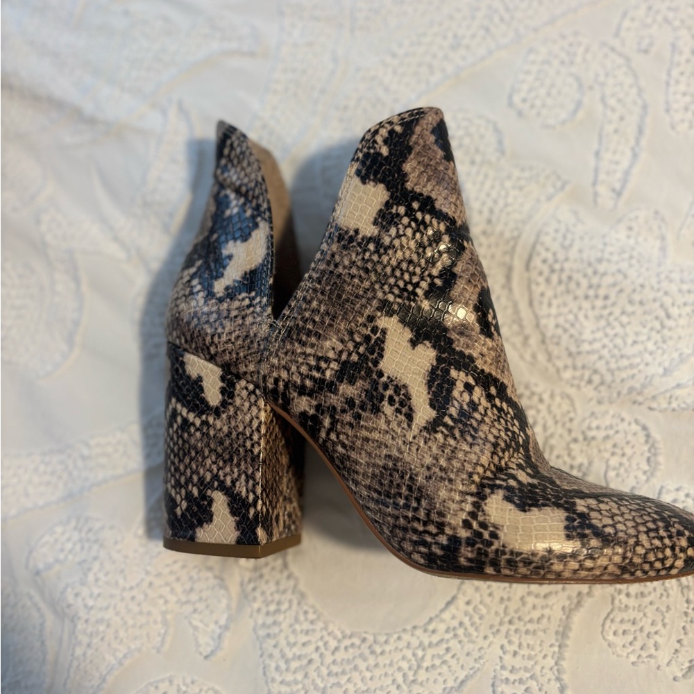 Steve Madden Black and Cream Snakeskin Heeled Boots